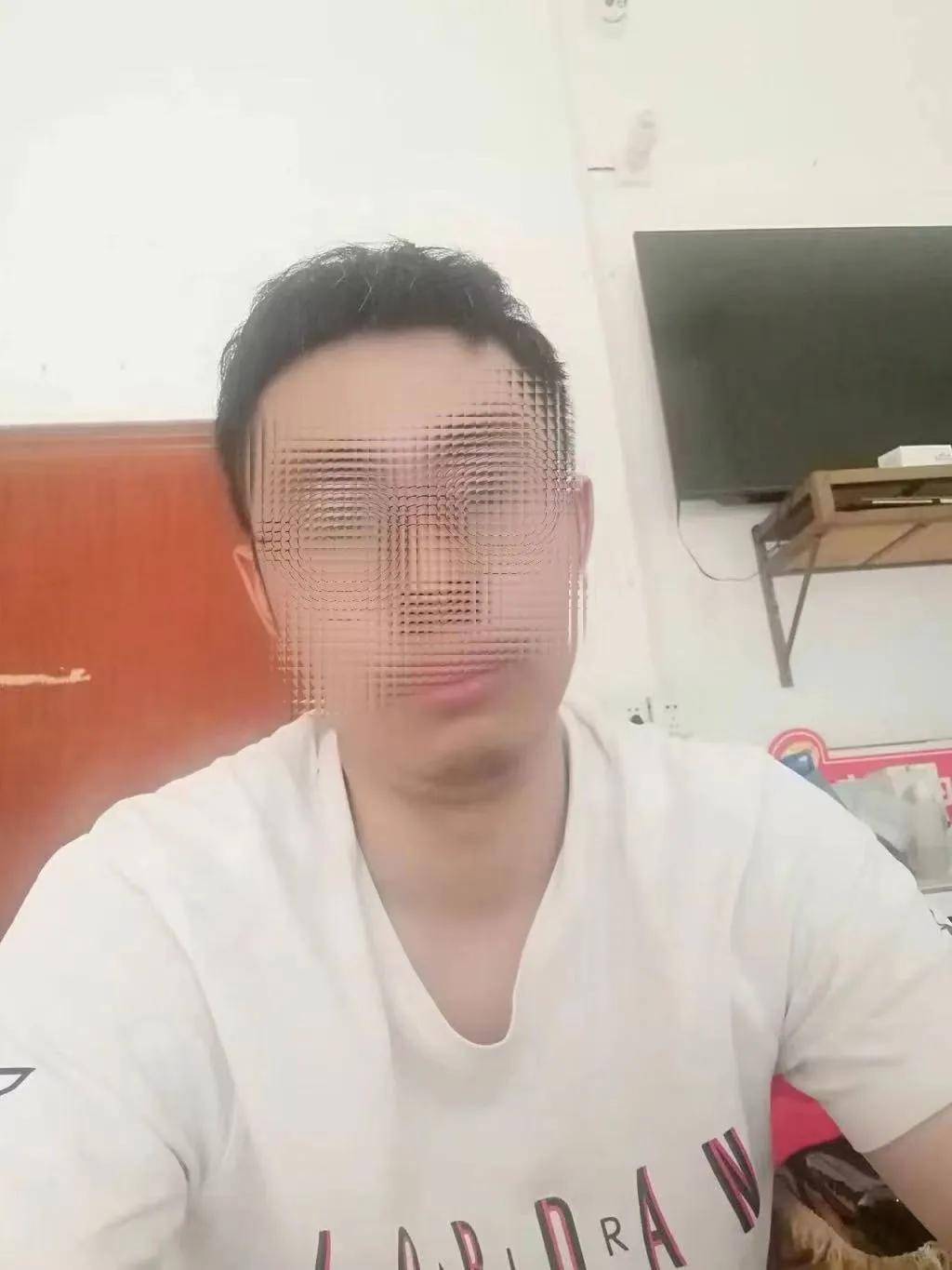 儿子被控奸淫两幼女，检察官父亲为其辩护