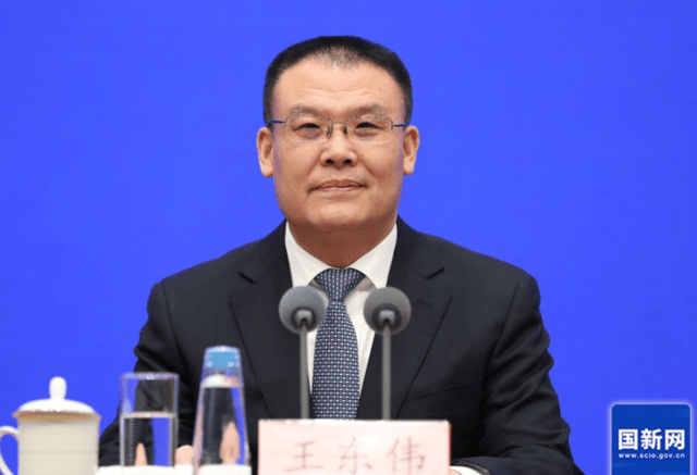 曾任河南省财政厅厅长、信阳市委书记，财政部副部长王东伟履新安徽省委常委