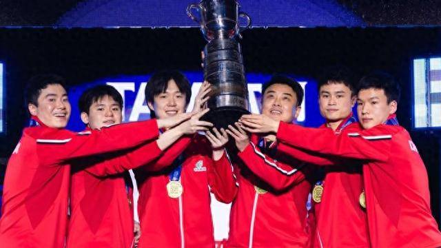 有一种逆转叫梁靖崑！中国男乒实现史无前例的12连冠，王楚钦生日捧杯