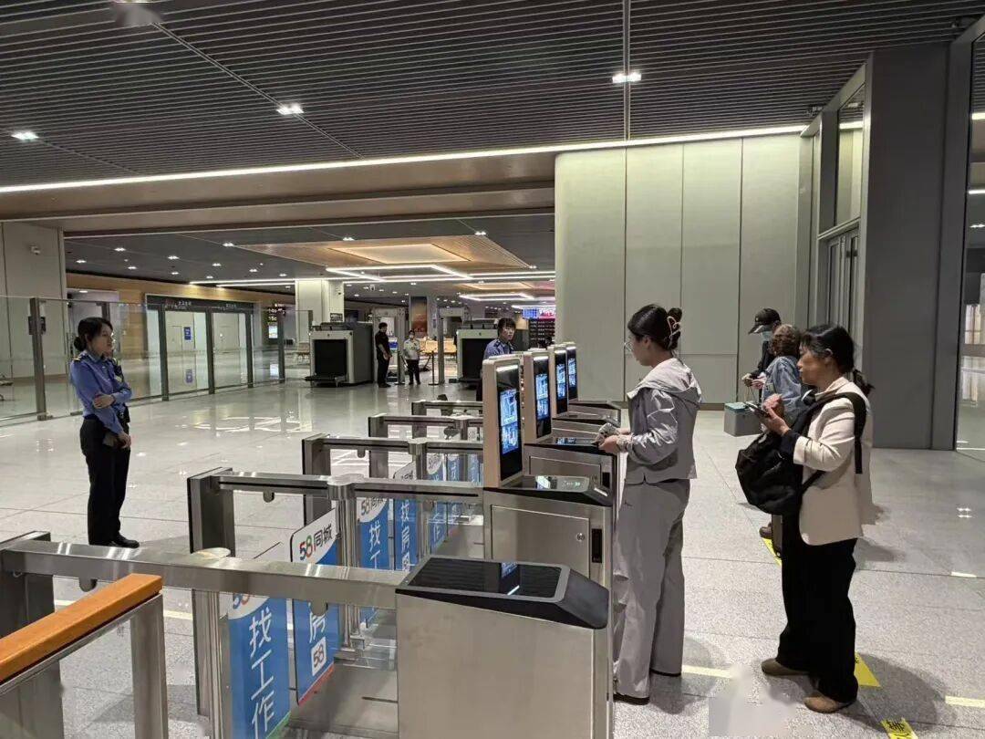 在北京搭地铁可直接进站坐火车，最快仅需2分钟！
