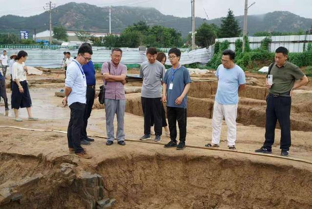 重大发现!山东境内首次确认明堂遗存,铜镜上留字谜——西海岸新区山陈古墓考古成果公布,专访考古队长